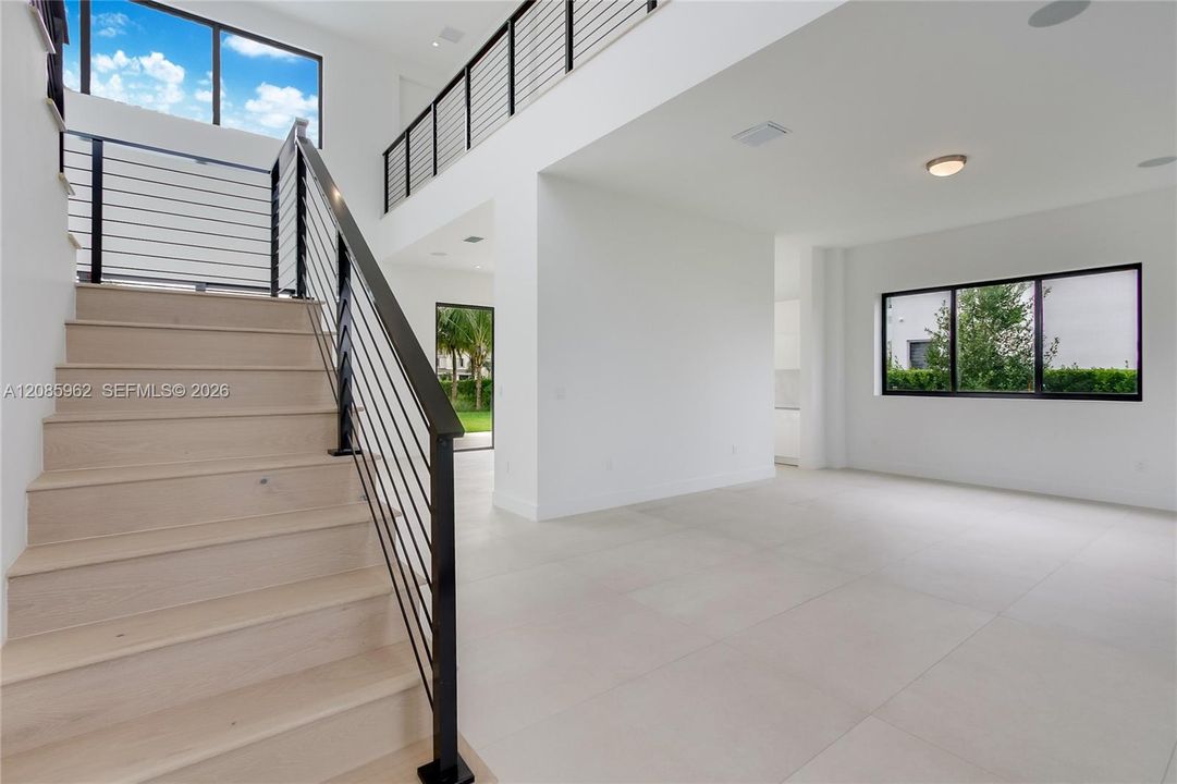 For Sale: $2,375,000 (5 beds, 5 baths, 3813 Square Feet)