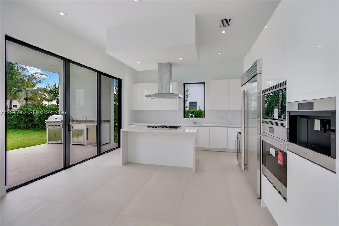 For Sale: $2,375,000 (5 beds, 5 baths, 3813 Square Feet)