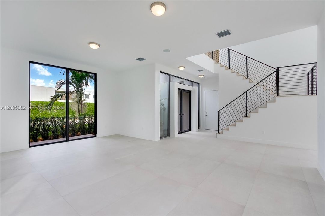 For Sale: $2,375,000 (5 beds, 5 baths, 3813 Square Feet)