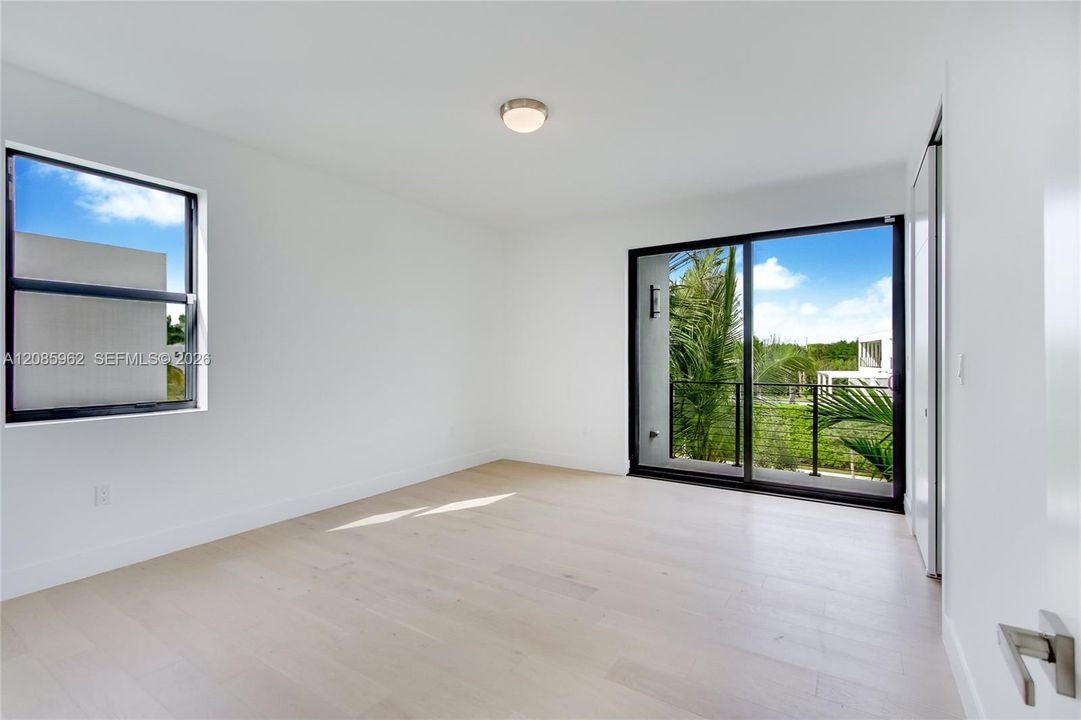 For Sale: $2,375,000 (5 beds, 5 baths, 3813 Square Feet)