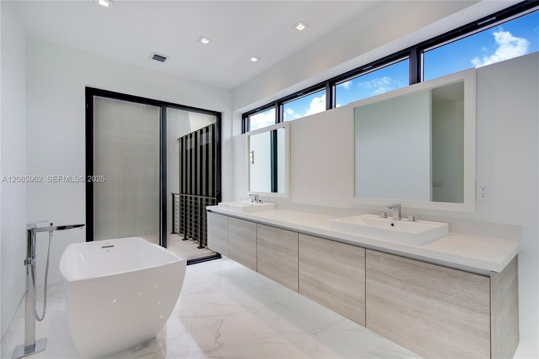 For Sale: $2,375,000 (5 beds, 5 baths, 3813 Square Feet)