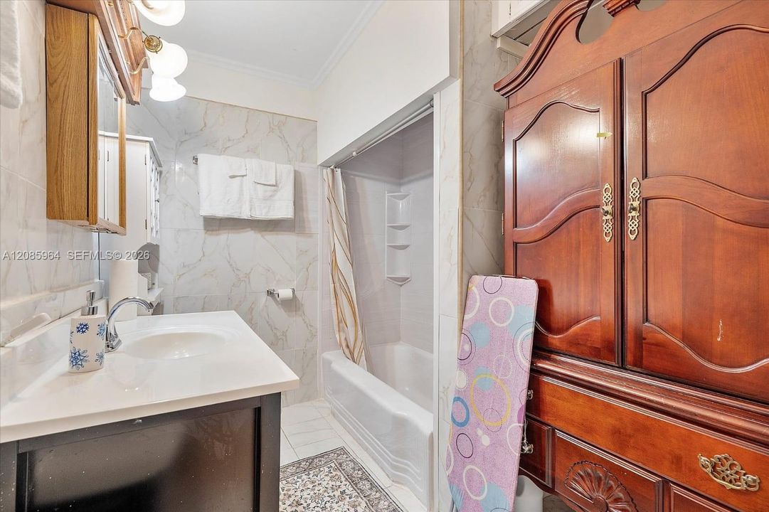 В аренду: $2,650 (2 спален, 1 ванн, 2278 Квадратных фут)