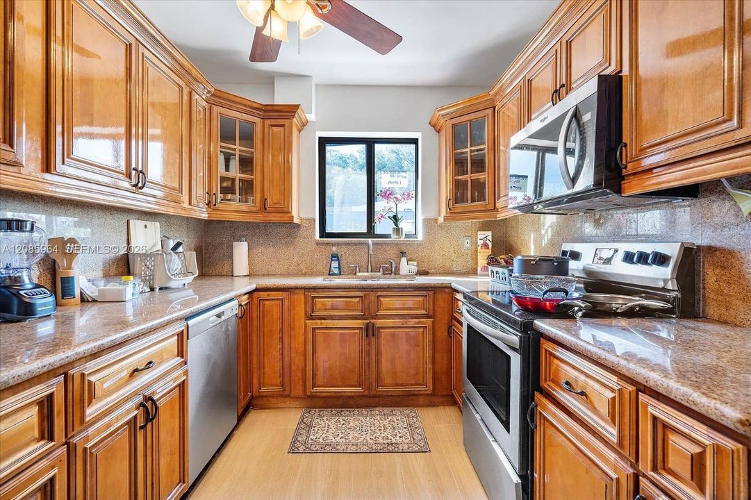 В аренду: $2,650 (2 спален, 1 ванн, 2278 Квадратных фут)
