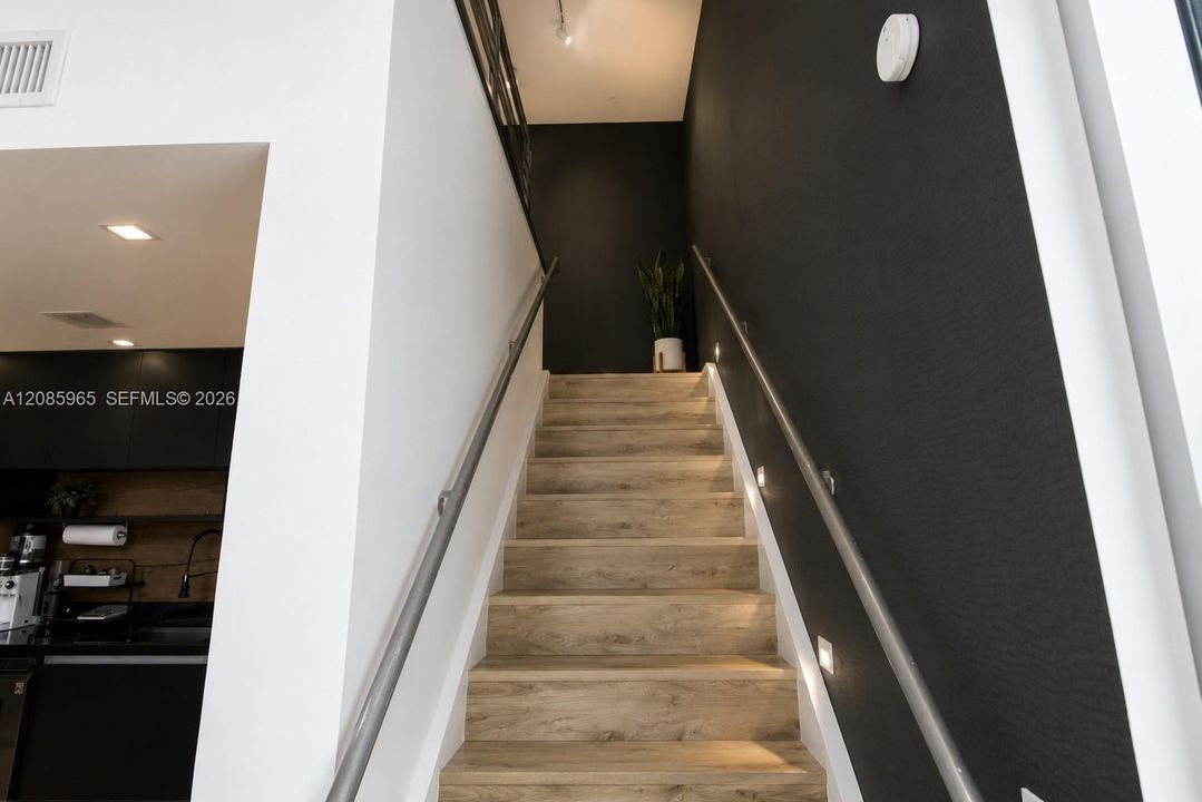 For Sale: $549,900 (1 beds, 2 baths, 1167 Square Feet)