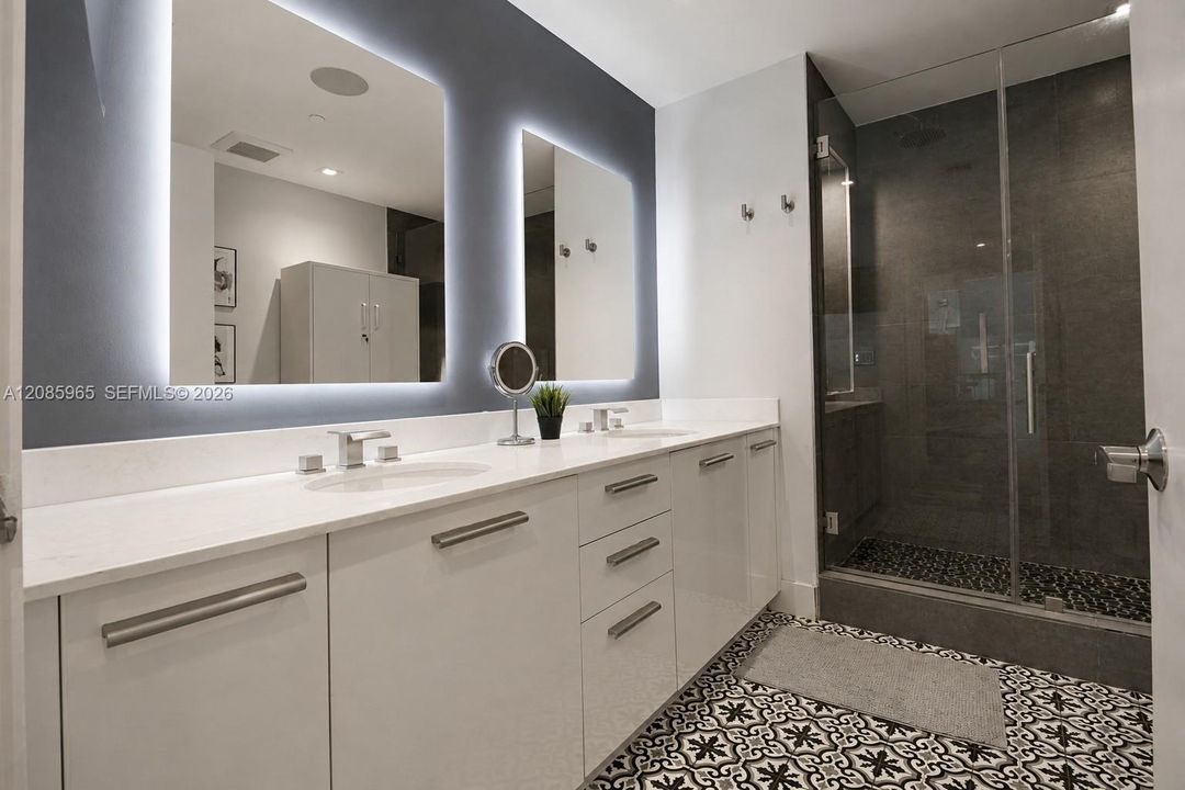 For Sale: $549,900 (1 beds, 2 baths, 1167 Square Feet)
