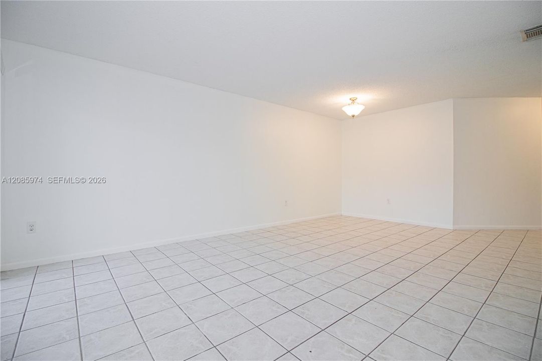 В аренду: $2,500 (2 спален, 2 ванн, 970 Квадратных фут)