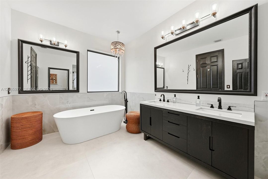 En Venta: $1,395,000 (4 camas, 2 baños, 3579 Pies cuadrados)