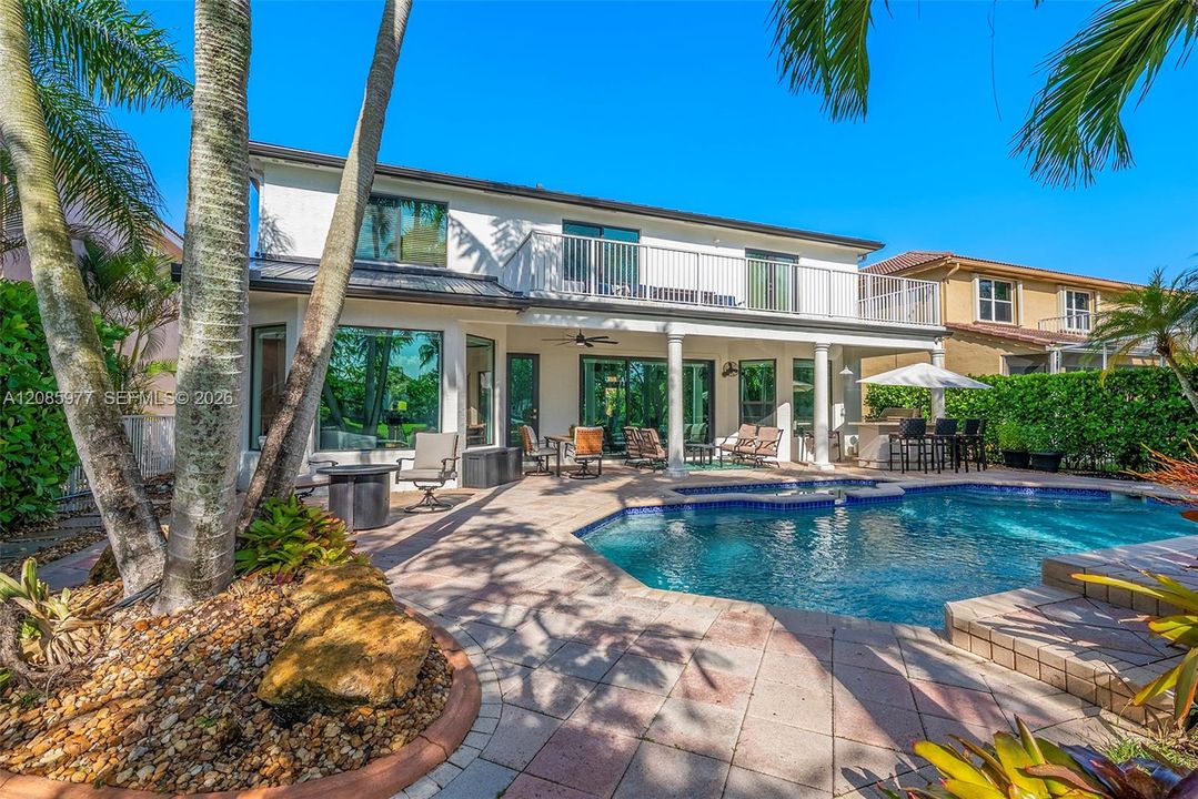 En Venta: $1,395,000 (4 camas, 2 baños, 3579 Pies cuadrados)
