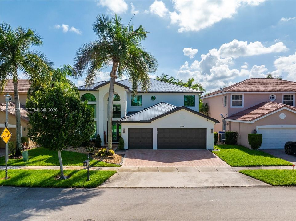 En Venta: $1,395,000 (4 camas, 2 baños, 3579 Pies cuadrados)