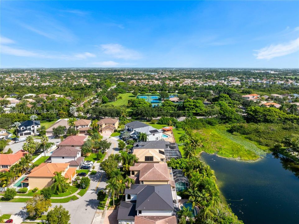 En Venta: $1,395,000 (4 camas, 2 baños, 3579 Pies cuadrados)
