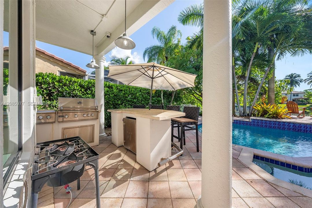 En Venta: $1,395,000 (4 camas, 2 baños, 3579 Pies cuadrados)