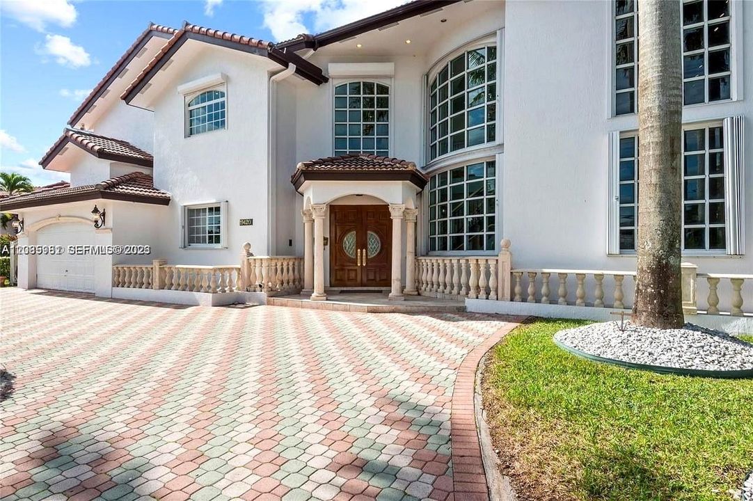 For Sale: $2,000,000 (4 beds, 5 baths, 4703 Square Feet)