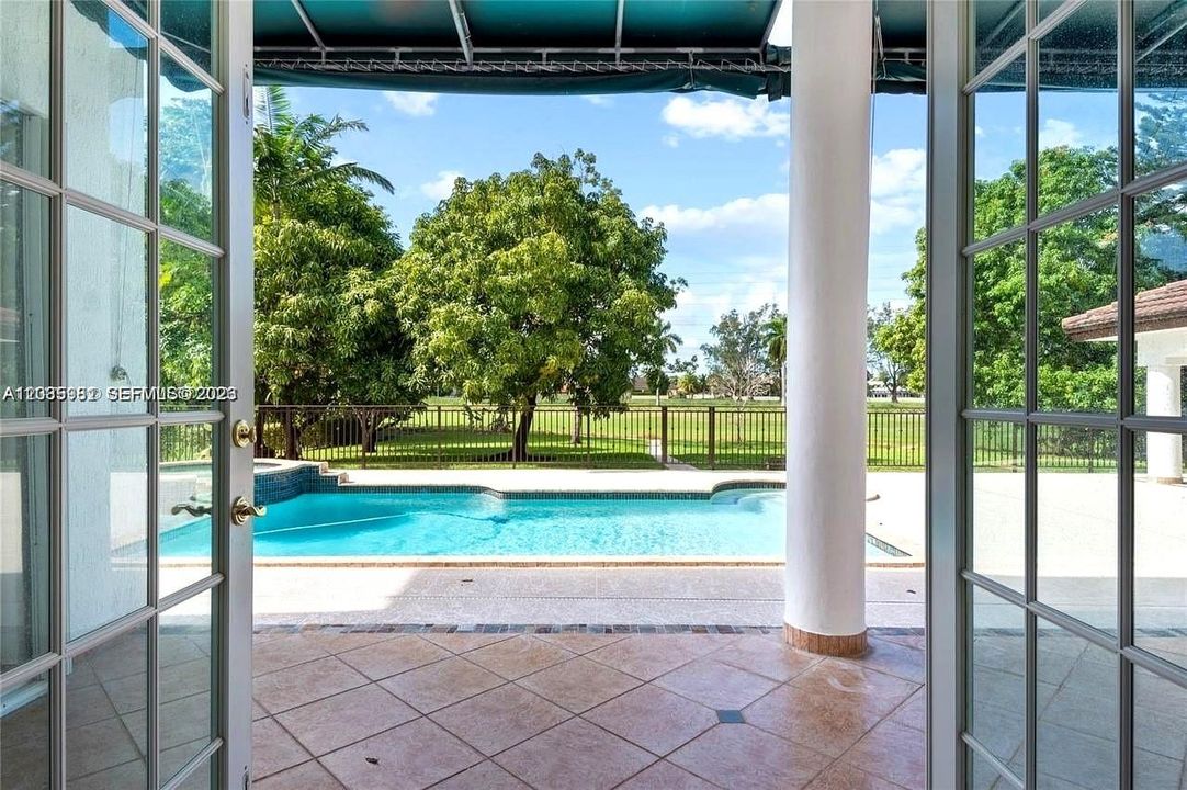For Sale: $2,000,000 (4 beds, 5 baths, 4703 Square Feet)