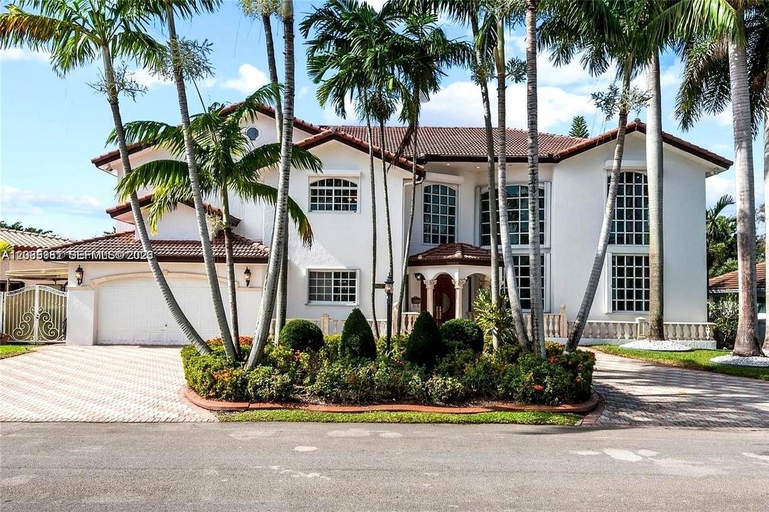 For Sale: $2,000,000 (4 beds, 5 baths, 4703 Square Feet)