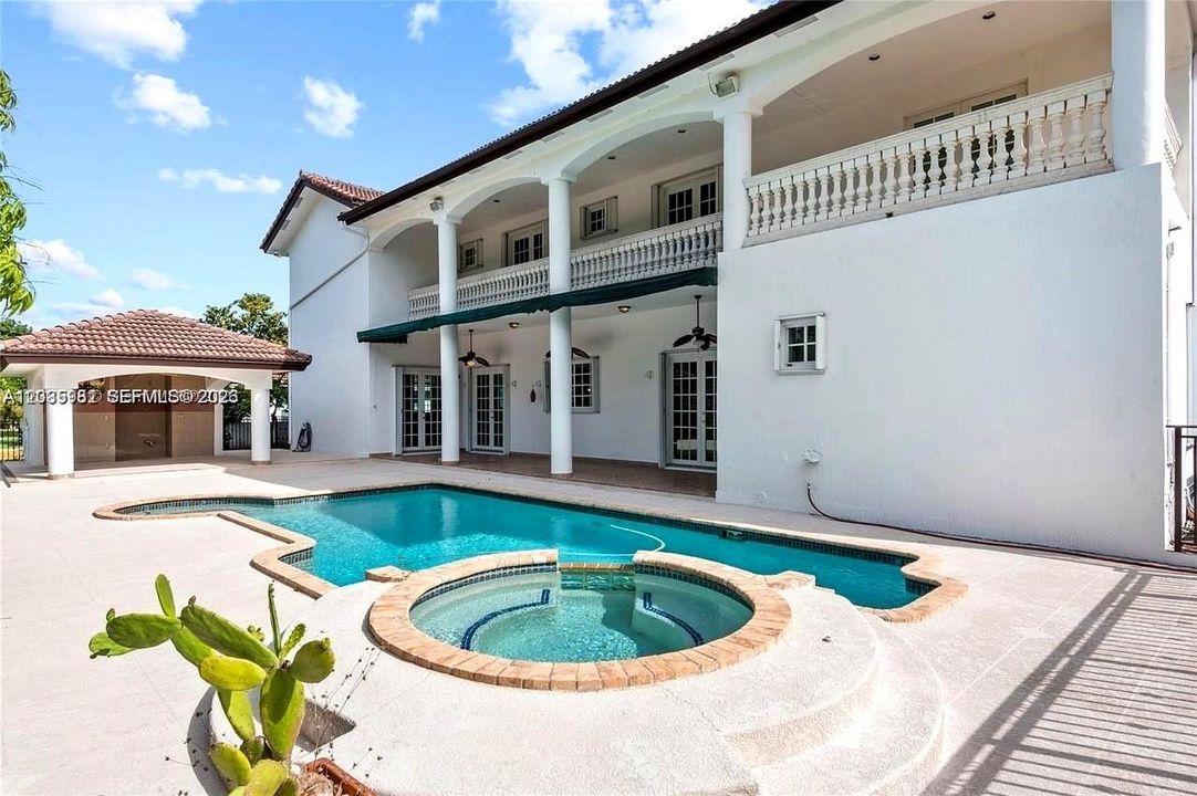 For Sale: $2,000,000 (4 beds, 5 baths, 4703 Square Feet)