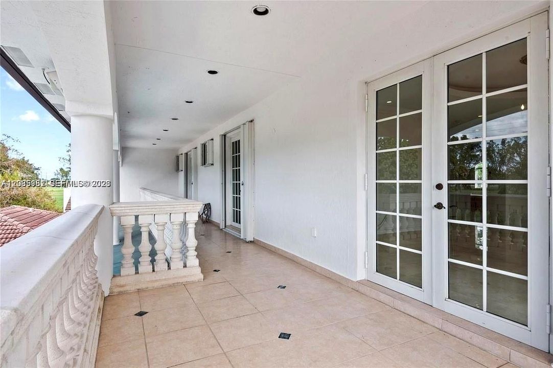 For Sale: $2,000,000 (4 beds, 5 baths, 4703 Square Feet)