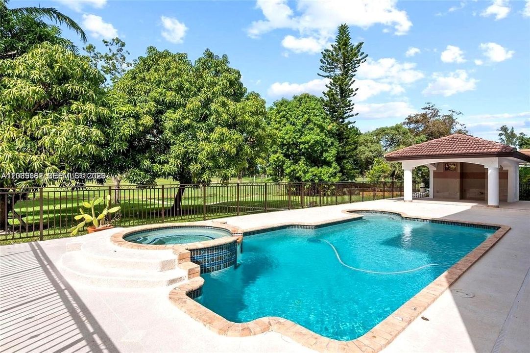 For Sale: $2,000,000 (4 beds, 5 baths, 4703 Square Feet)