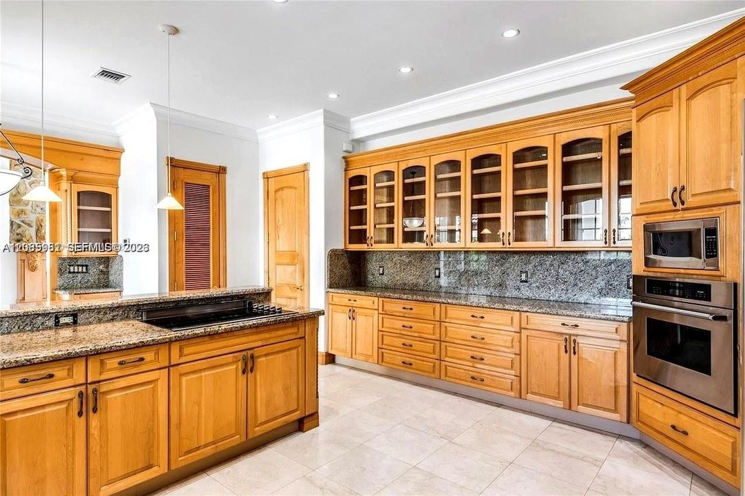 For Sale: $2,000,000 (4 beds, 5 baths, 4703 Square Feet)