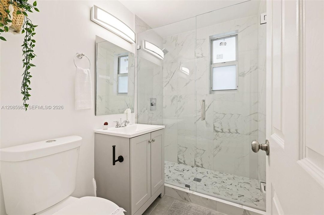 For Rent: $1,950 (1 beds, 1 baths, 10880 Square Feet)