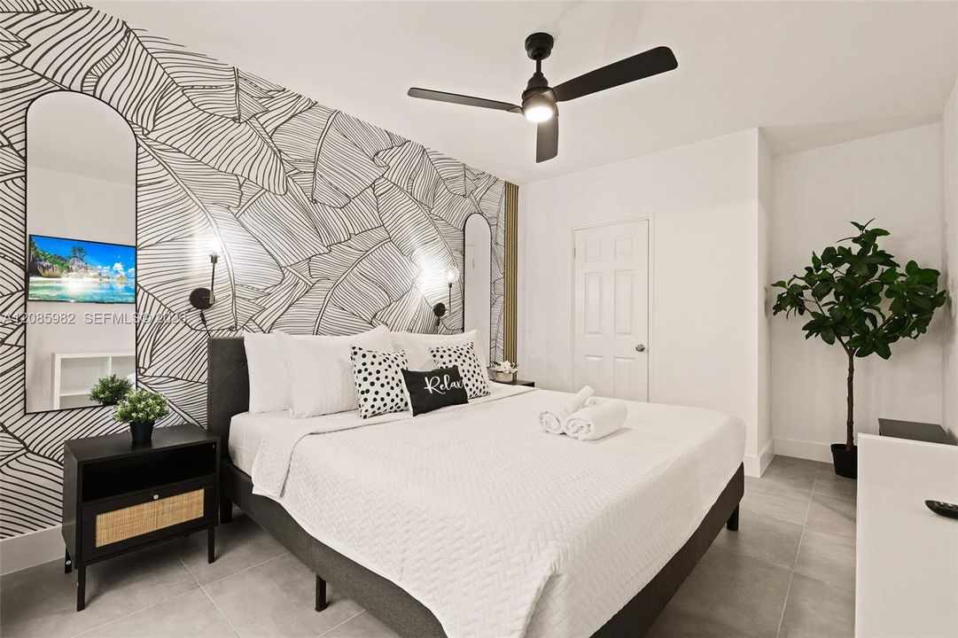 For Rent: $1,950 (1 beds, 1 baths, 10880 Square Feet)