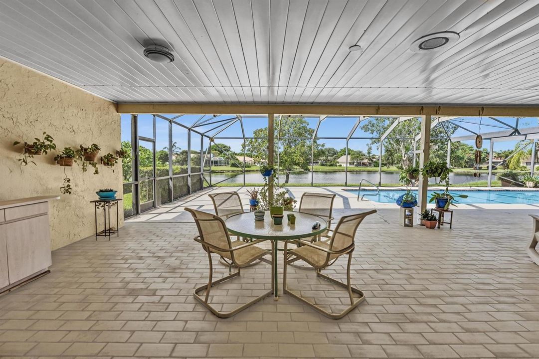 Huge covered, screened patio/pool