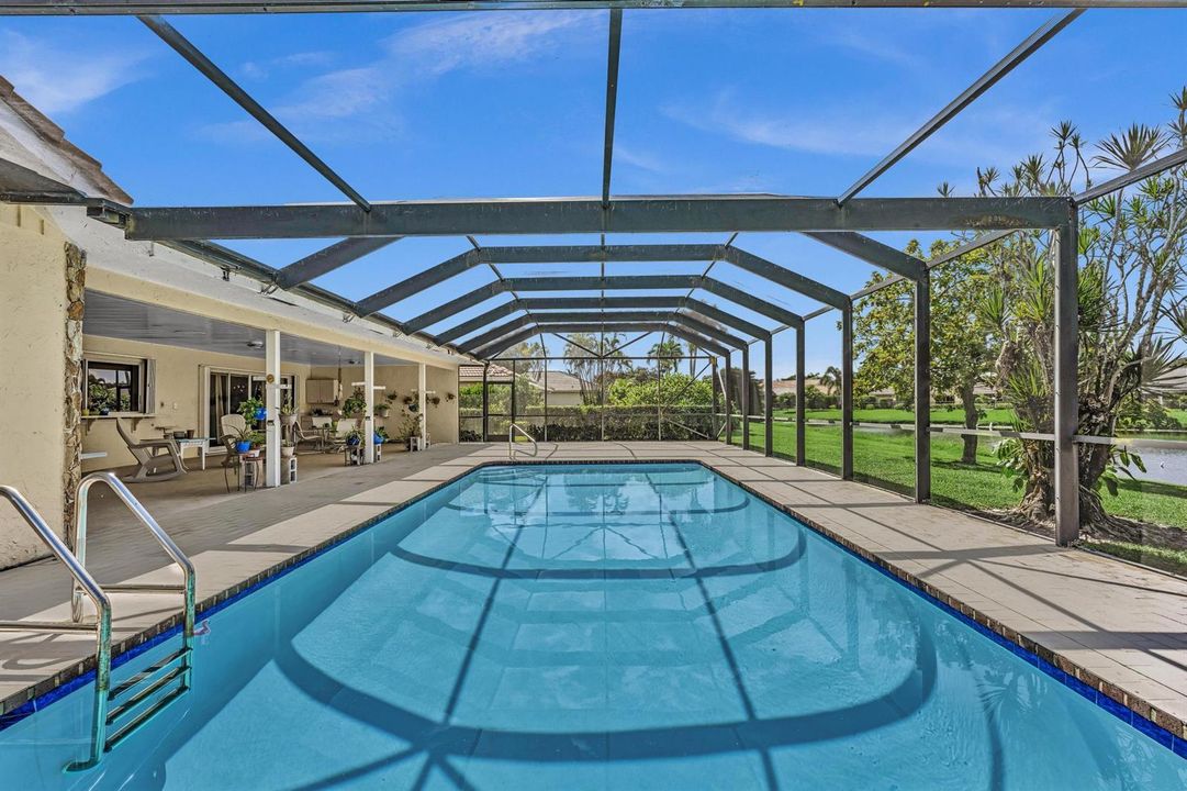 Completely screened pool area