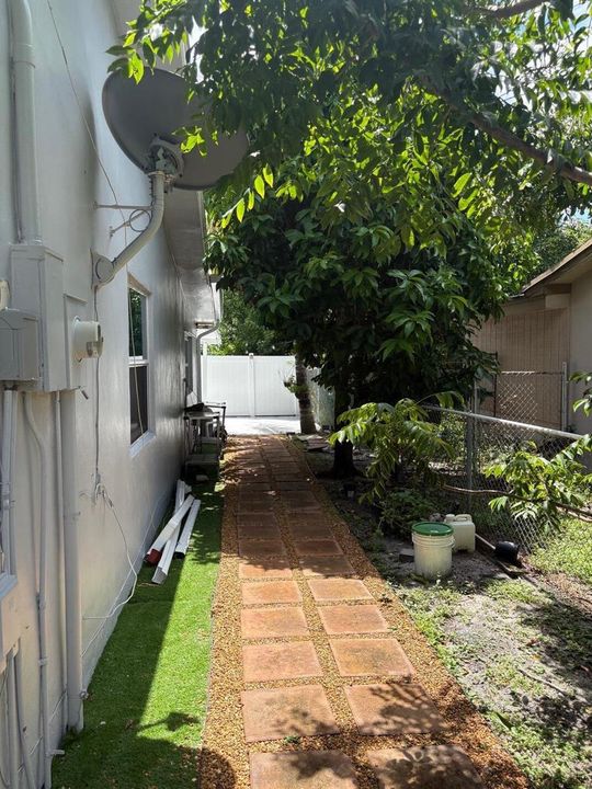 side house 7