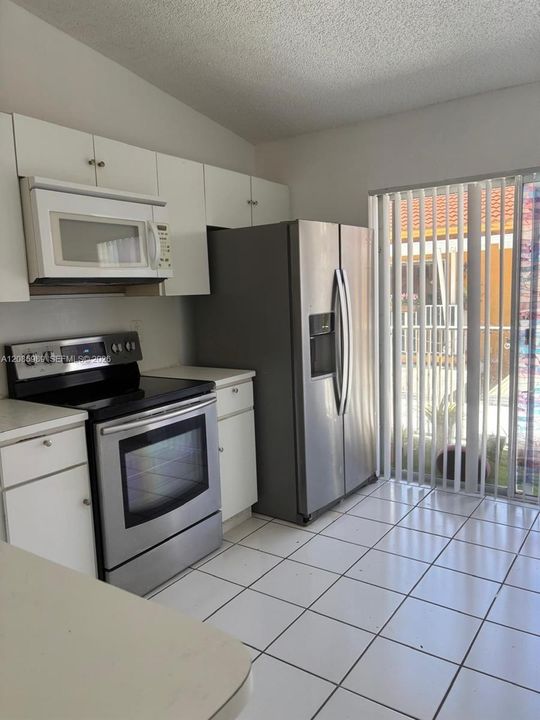 В аренду: $2,399 (3 спален, 2 ванн, 1150 Квадратных фут)