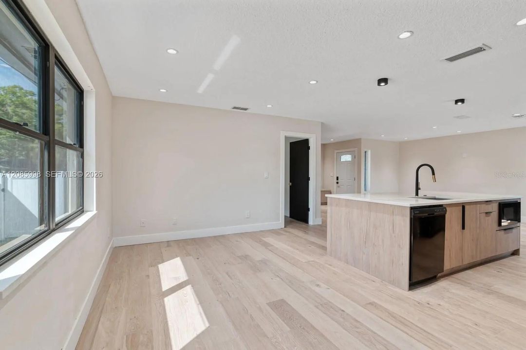 For Sale: $629,999 (3 beds, 2 baths, 1594 Square Feet)