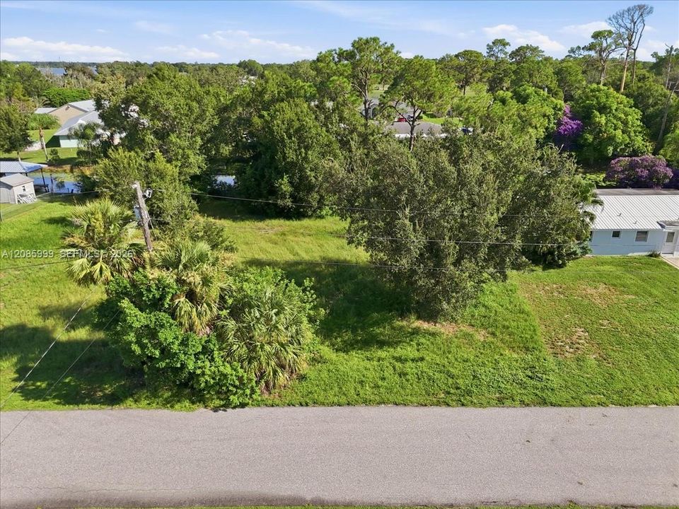 На продажу: $49,500 (0.23 acres)