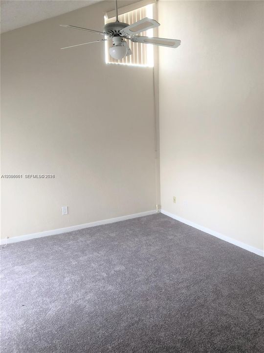 В аренду: $2,400 (2 спален, 1 ванн, 1018 Квадратных фут)