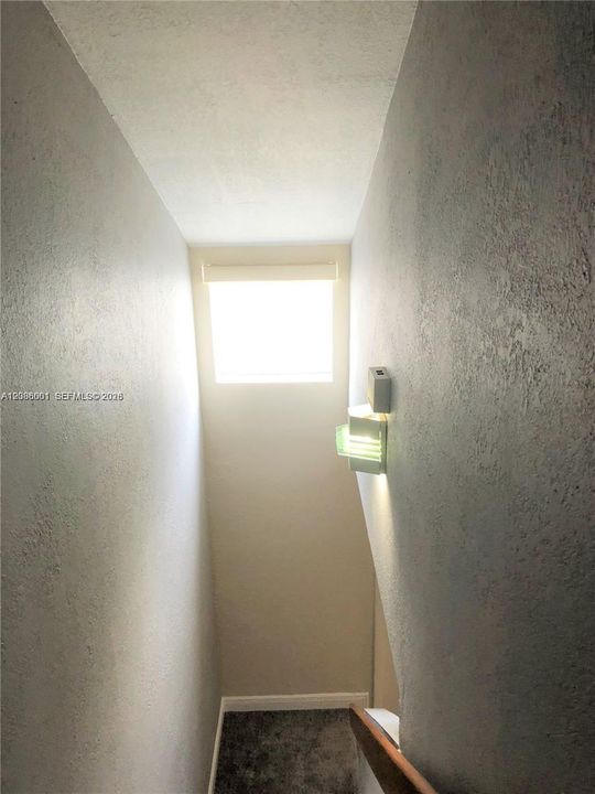 В аренду: $2,400 (2 спален, 1 ванн, 1018 Квадратных фут)
