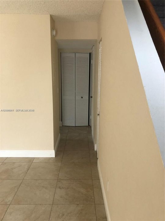 В аренду: $2,400 (2 спален, 1 ванн, 1018 Квадратных фут)