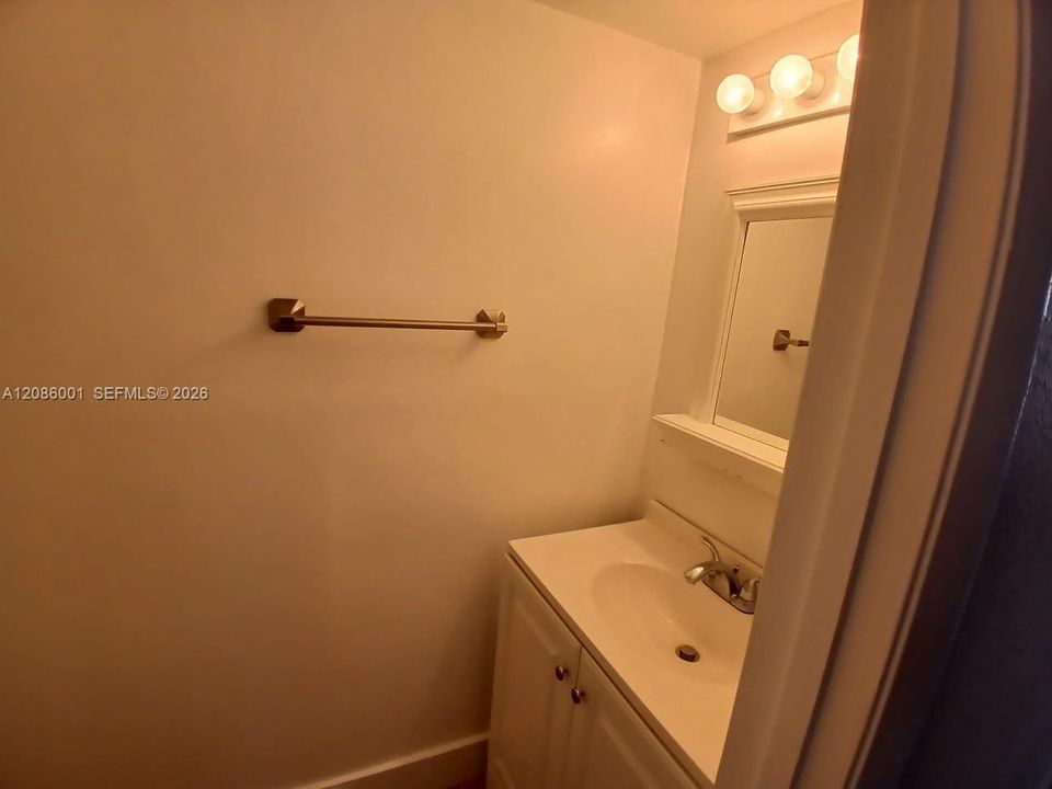 В аренду: $2,400 (2 спален, 1 ванн, 1018 Квадратных фут)