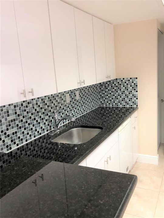 В аренду: $2,400 (2 спален, 1 ванн, 1018 Квадратных фут)