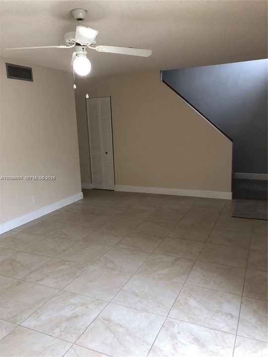 В аренду: $2,400 (2 спален, 1 ванн, 1018 Квадратных фут)