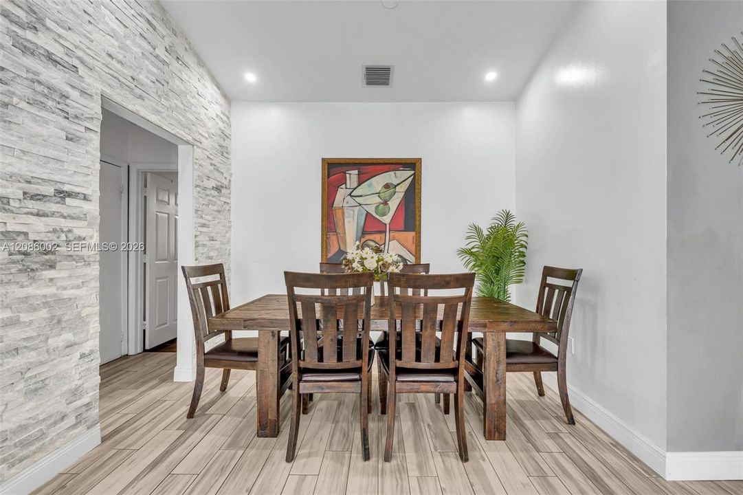 For Sale: $550,997 (3 beds, 2 baths, 1385 Square Feet)