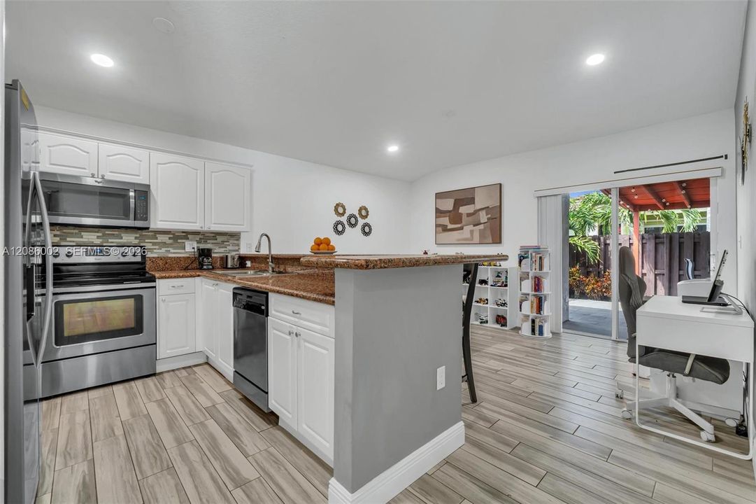 For Sale: $550,997 (3 beds, 2 baths, 1385 Square Feet)