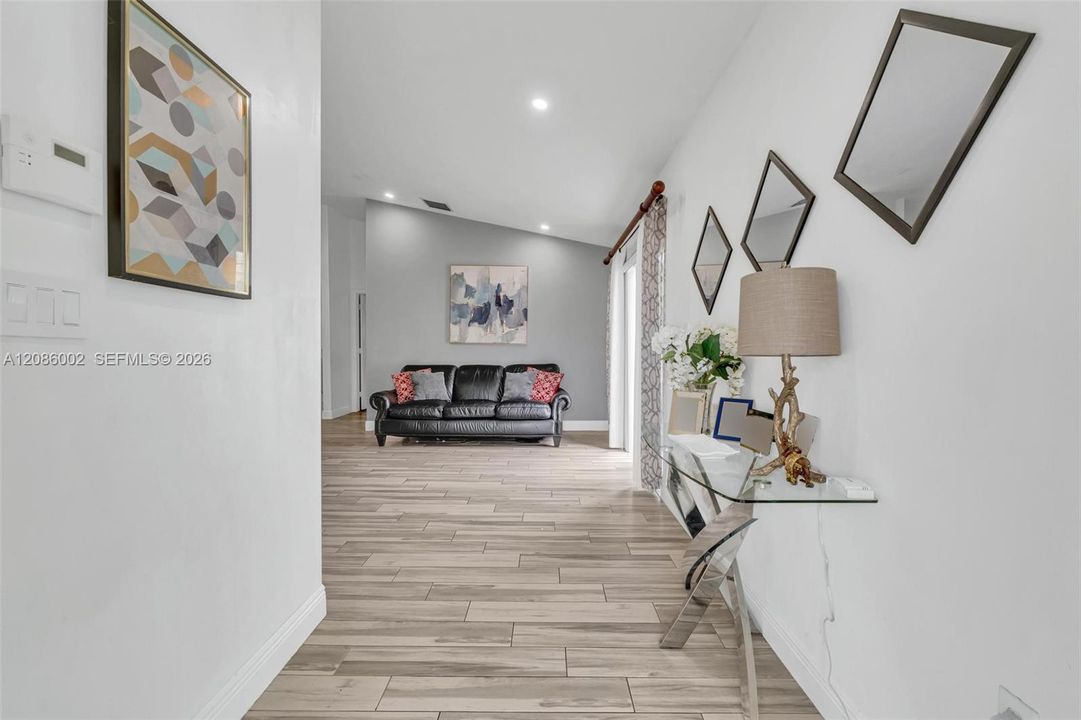 For Sale: $550,997 (3 beds, 2 baths, 1385 Square Feet)
