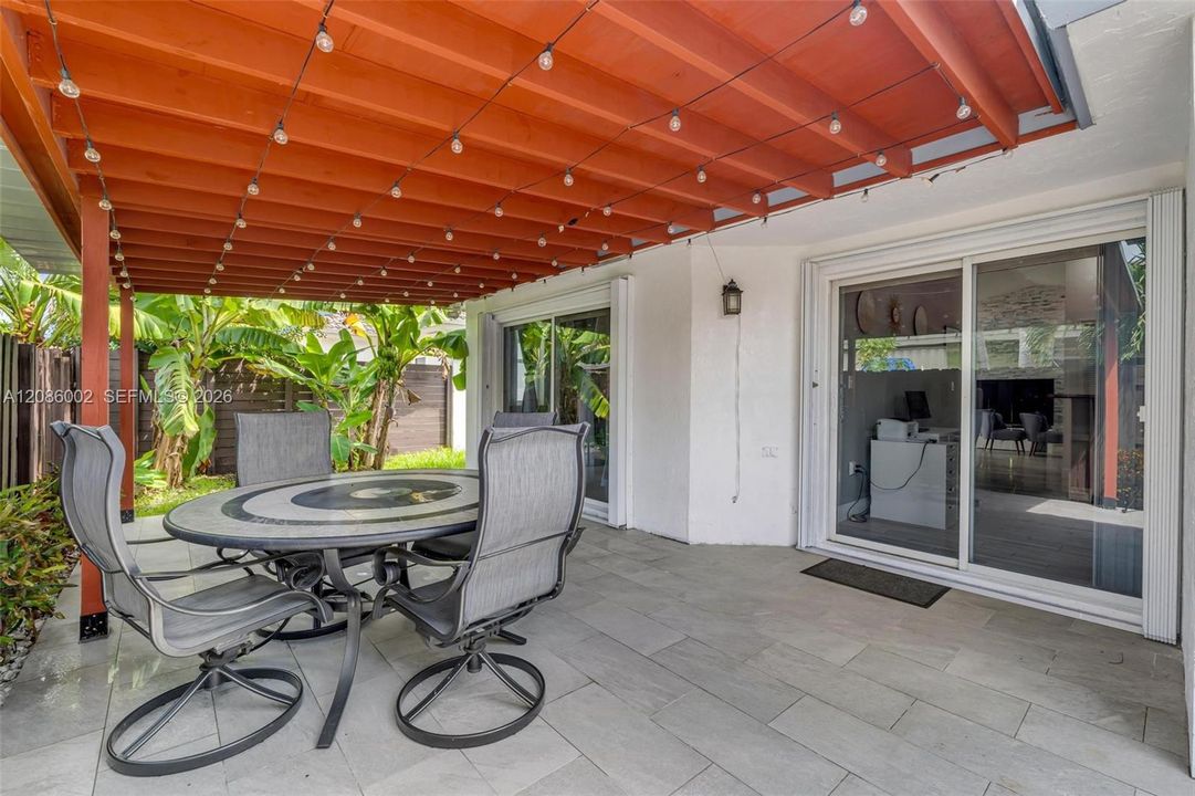 For Sale: $550,997 (3 beds, 2 baths, 1385 Square Feet)