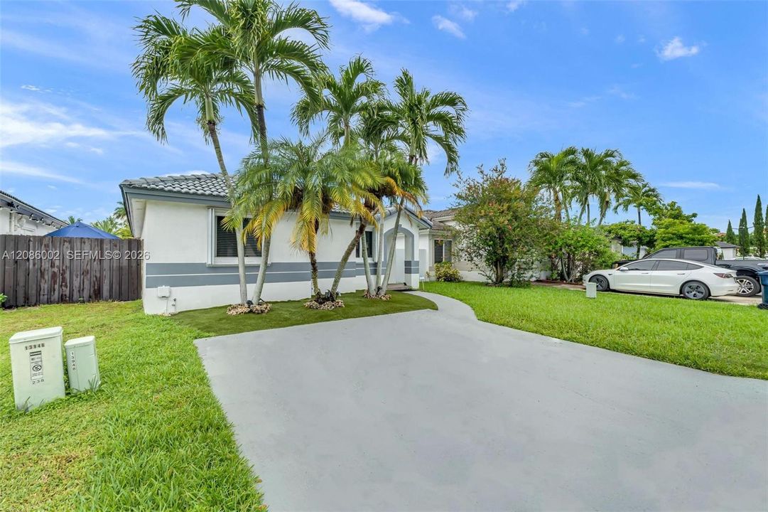 For Sale: $550,997 (3 beds, 2 baths, 1385 Square Feet)