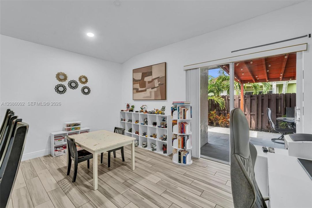 For Sale: $550,997 (3 beds, 2 baths, 1385 Square Feet)