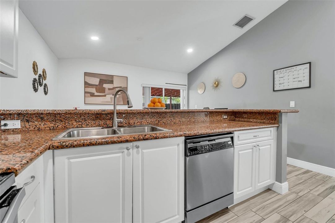 For Sale: $550,997 (3 beds, 2 baths, 1385 Square Feet)
