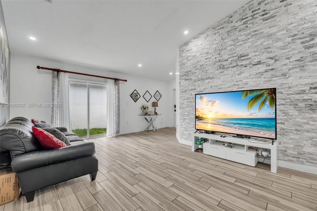 For Sale: $550,997 (3 beds, 2 baths, 1385 Square Feet)