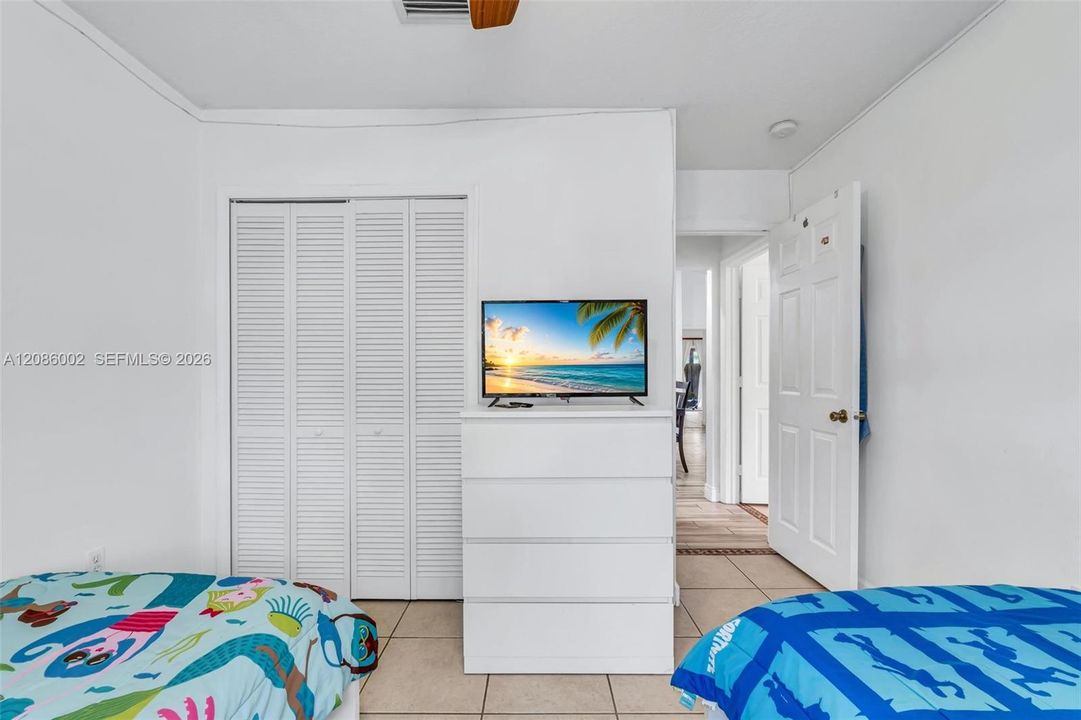 For Sale: $550,997 (3 beds, 2 baths, 1385 Square Feet)