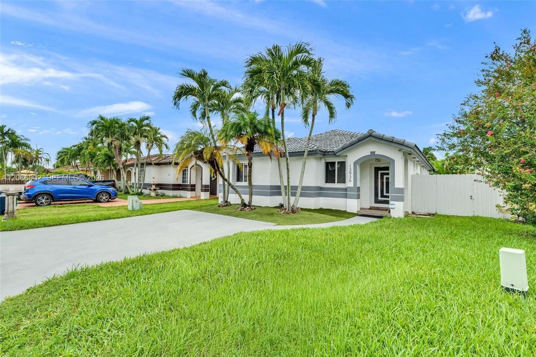 For Sale: $550,997 (3 beds, 2 baths, 1385 Square Feet)