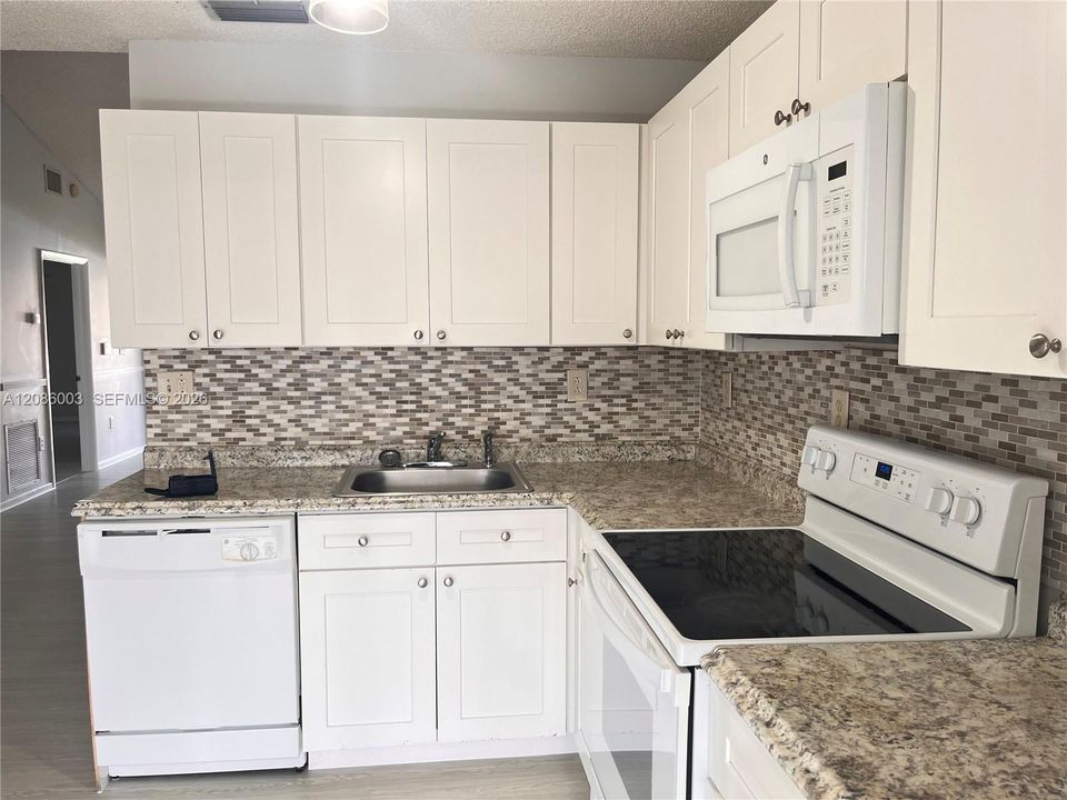 For Rent: $3,600 (3 beds, 2 baths, 1096 Square Feet)