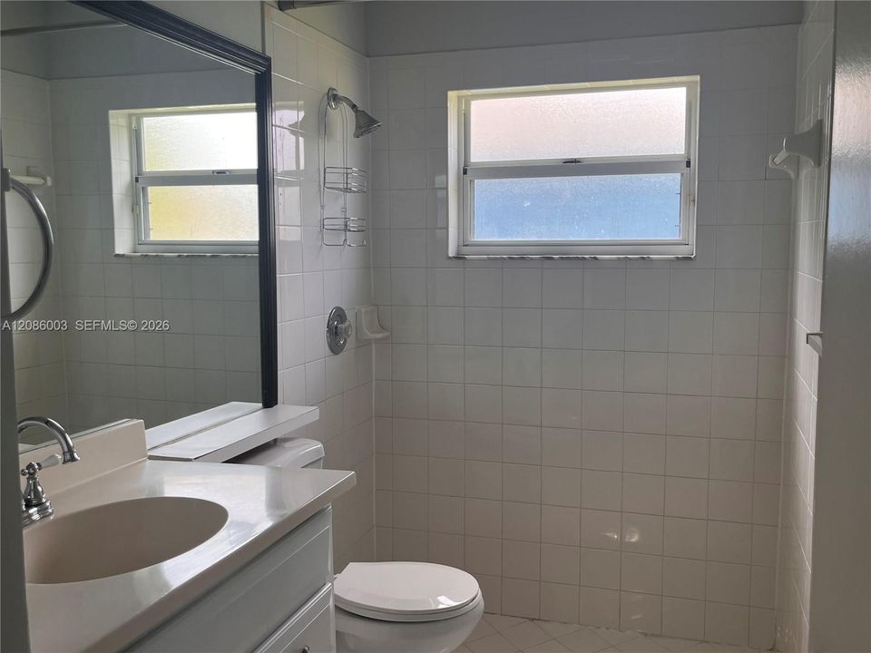 For Rent: $3,600 (3 beds, 2 baths, 1096 Square Feet)