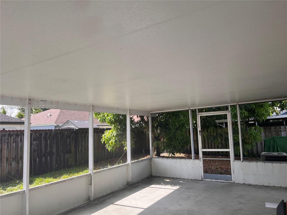 For Rent: $3,600 (3 beds, 2 baths, 1096 Square Feet)