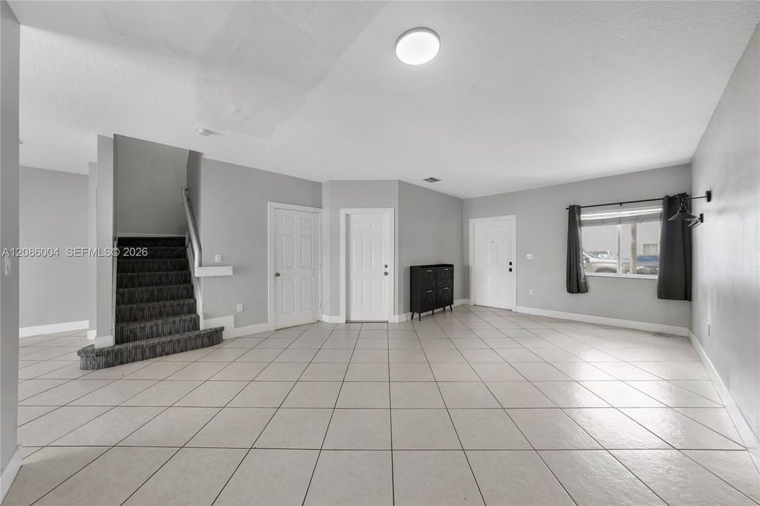For Rent: $3,300 (3 beds, 2 baths, 1886 Square Feet)